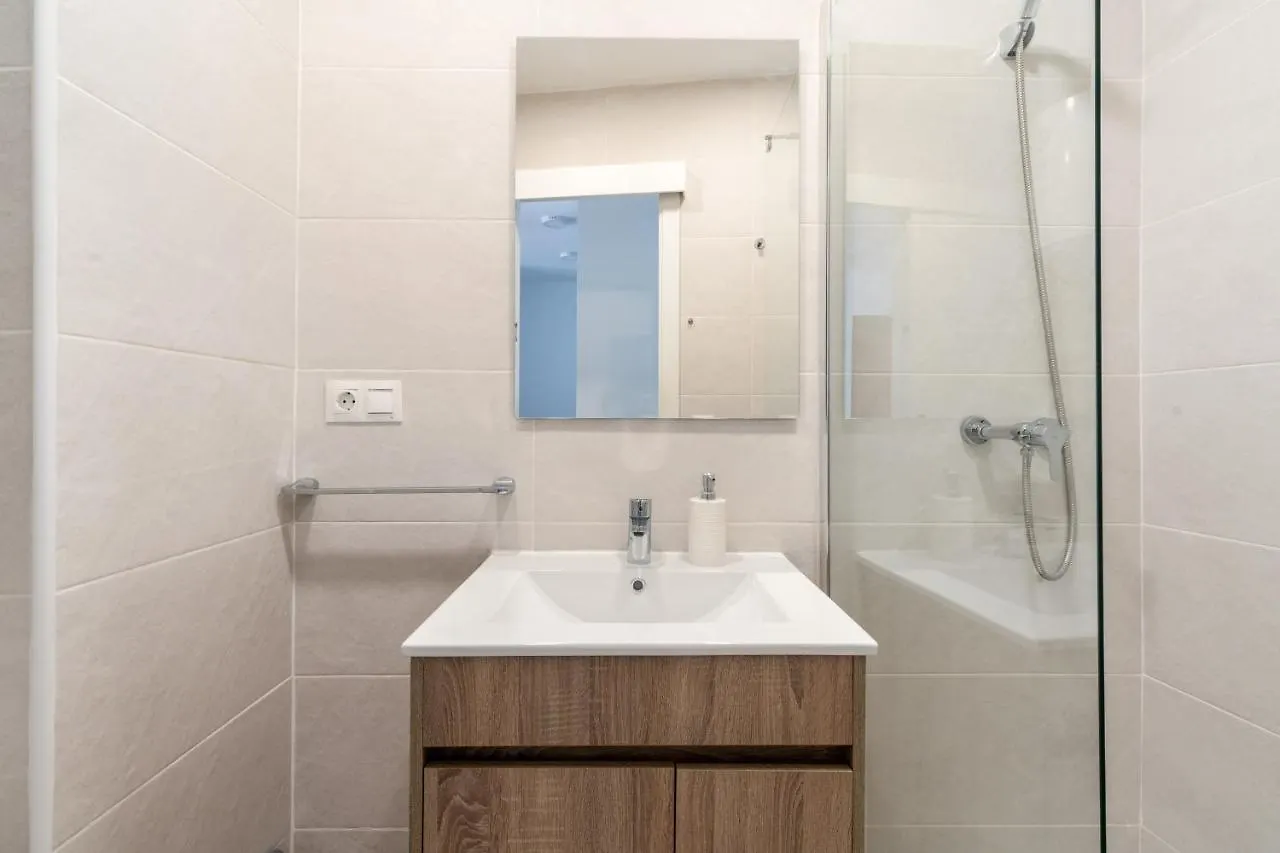 Holi-Rent Pureza Apartment Seville