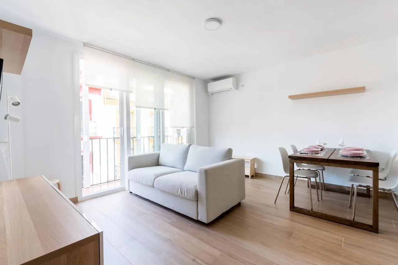 Holi-Rent Pureza Apartment Seville