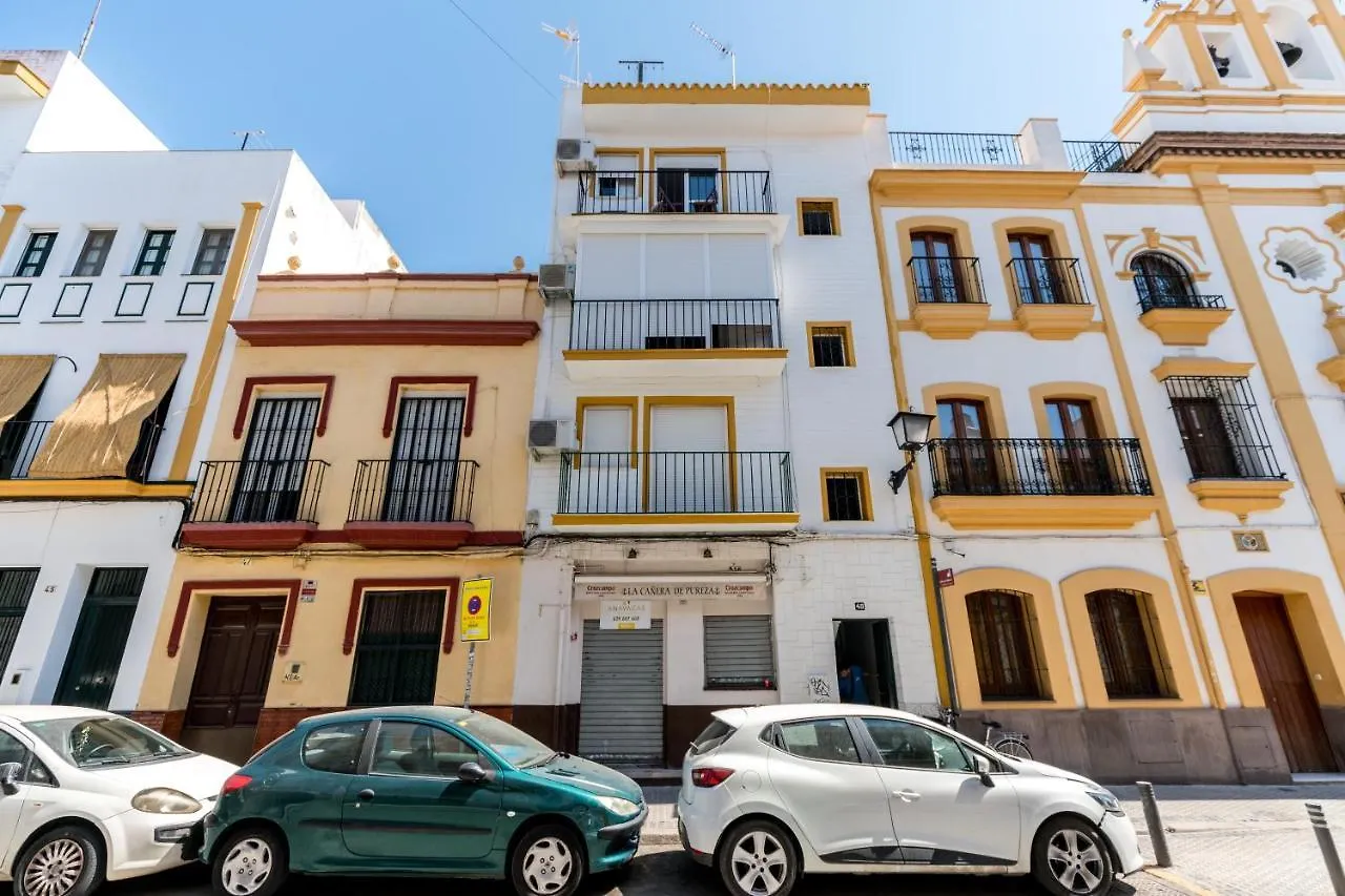 Holi-Rent Pureza Apartment Seville