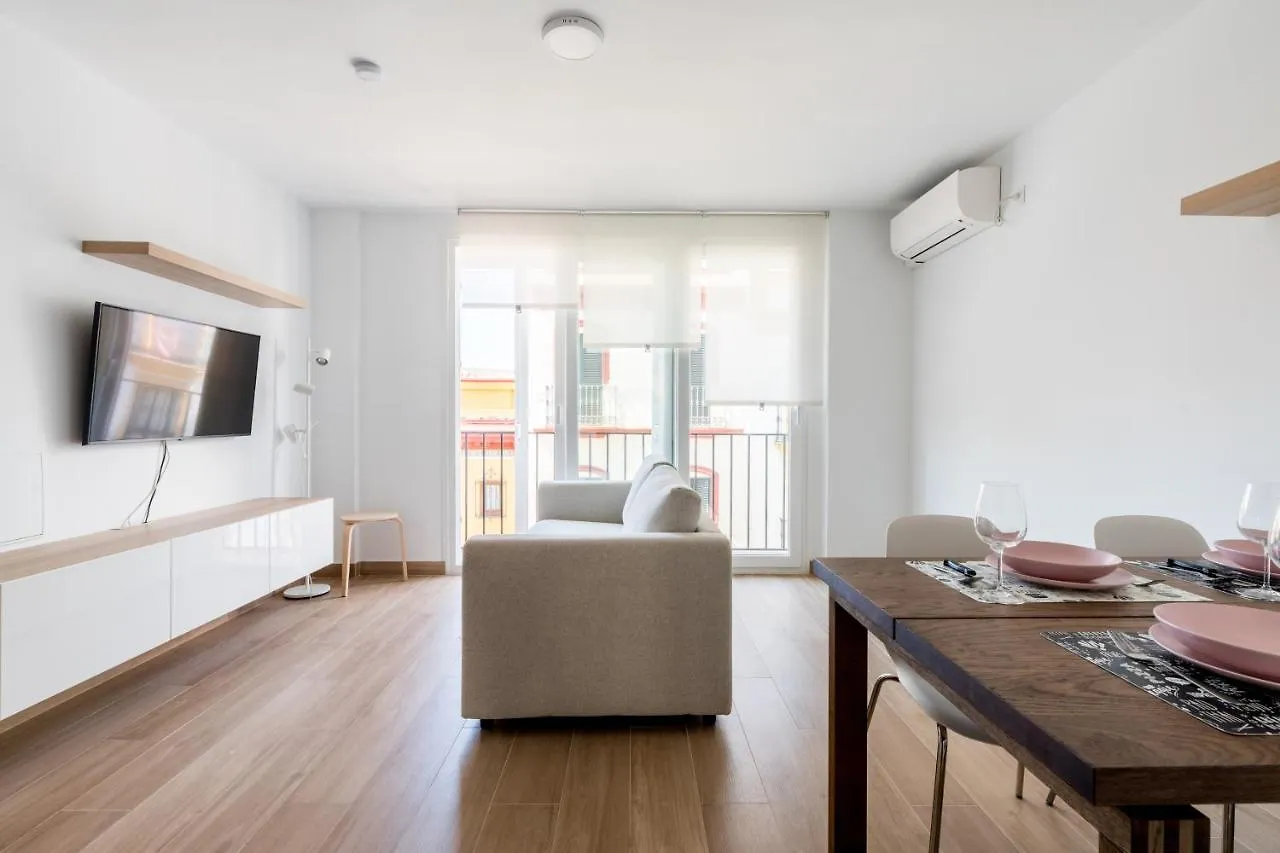 Holi-Rent Pureza Apartment Seville