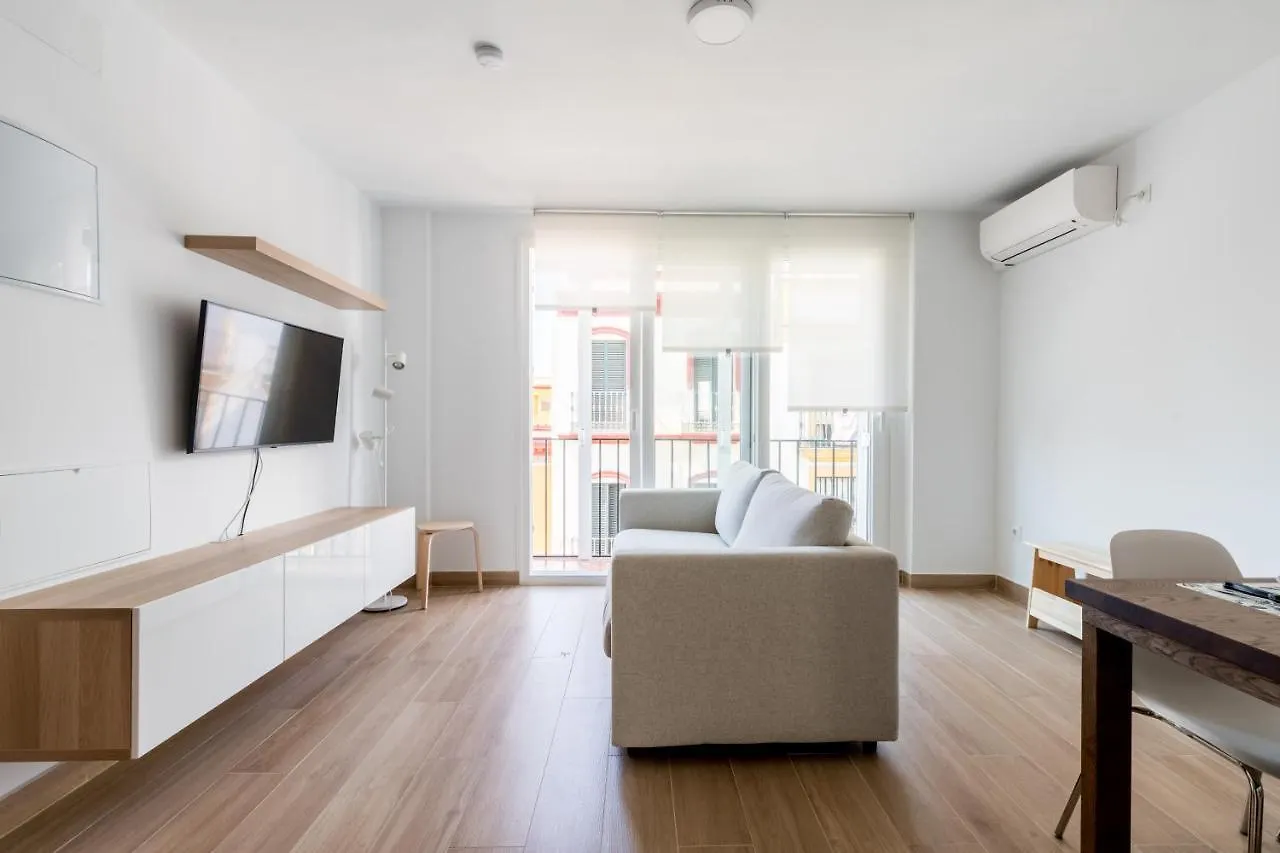 Holi-Rent Pureza Apartment Seville